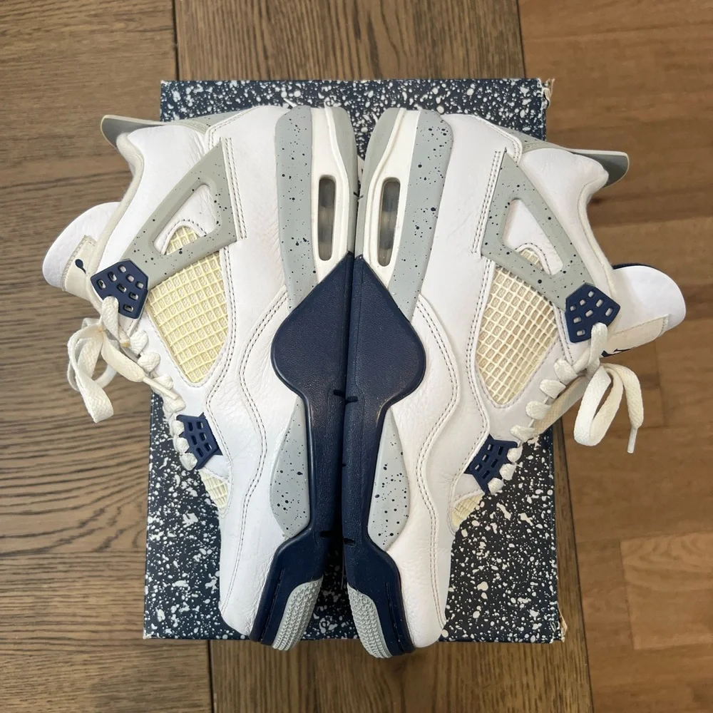 EUC Men’s Air Jordan 4 Retro White/Midnight Navy Blanc/Marine Minuet 9M